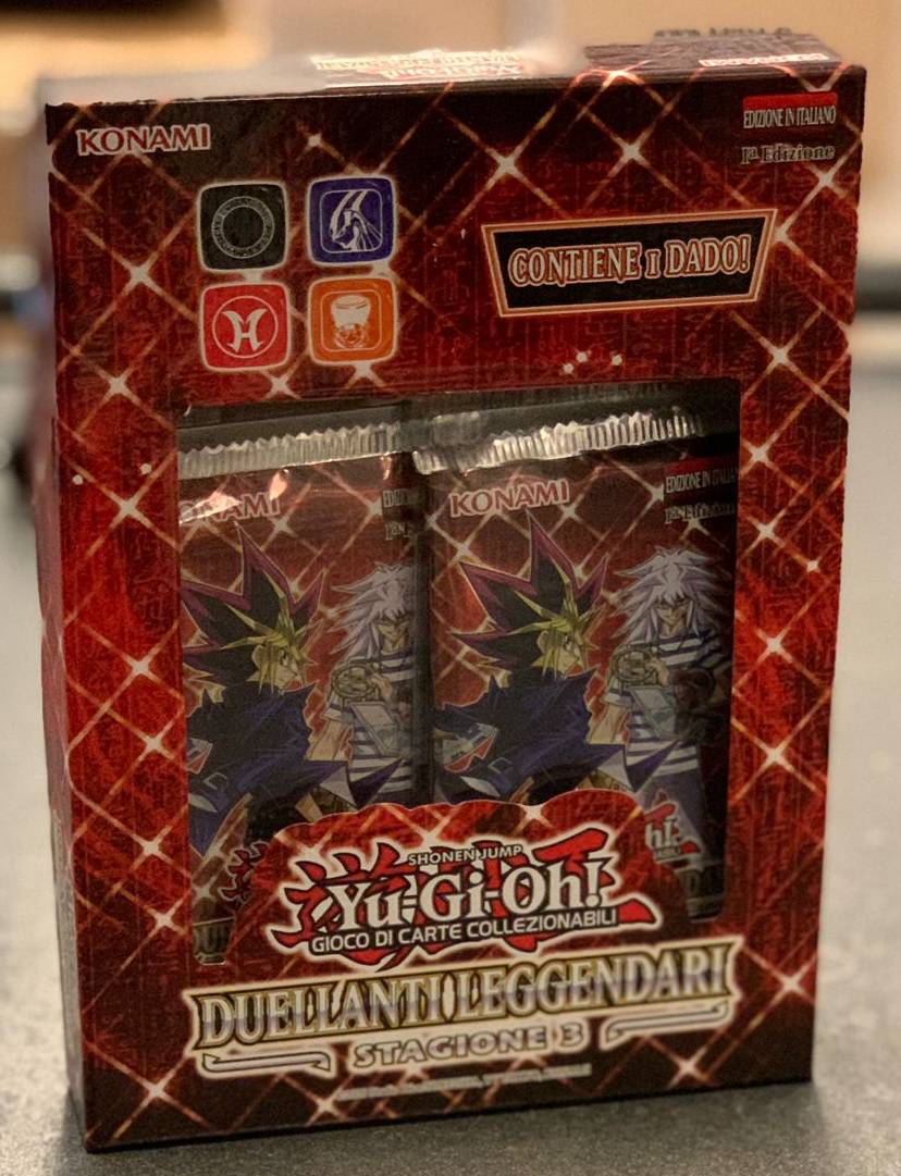 Duellanti Leggendari: Stagione 3 ITA - Confezione (2 buste da 18 carte + 1 carta variant + 1 dado casuale)